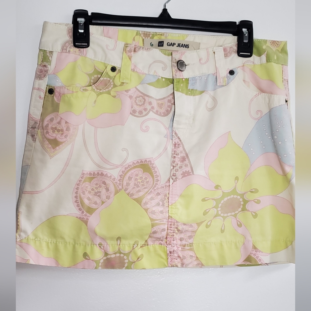 GAP- size 6- retro mini skirt vibes - 100%cotton